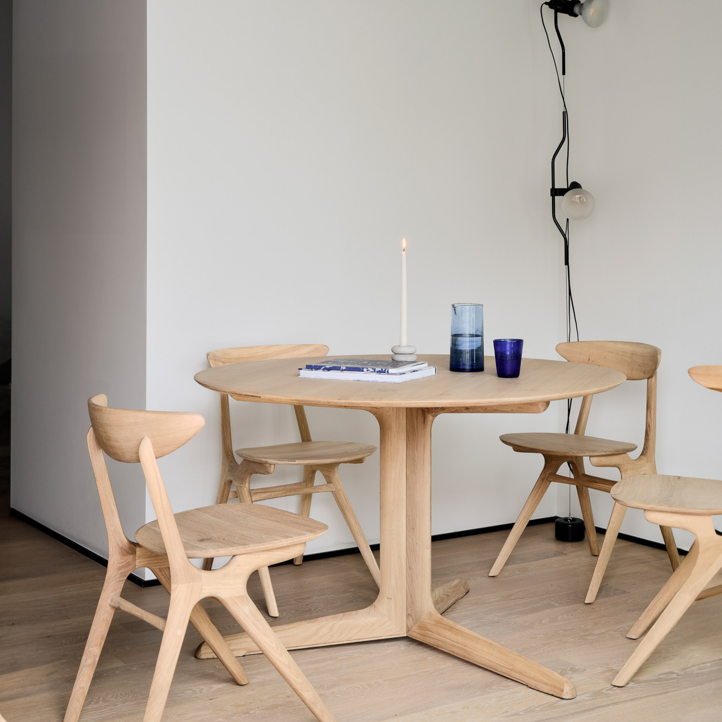 Corto Round Dining Table