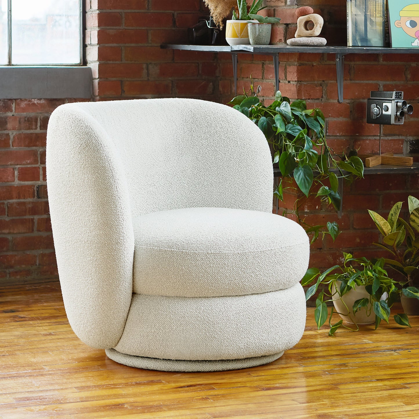 Gus* Forme Swivel Chair