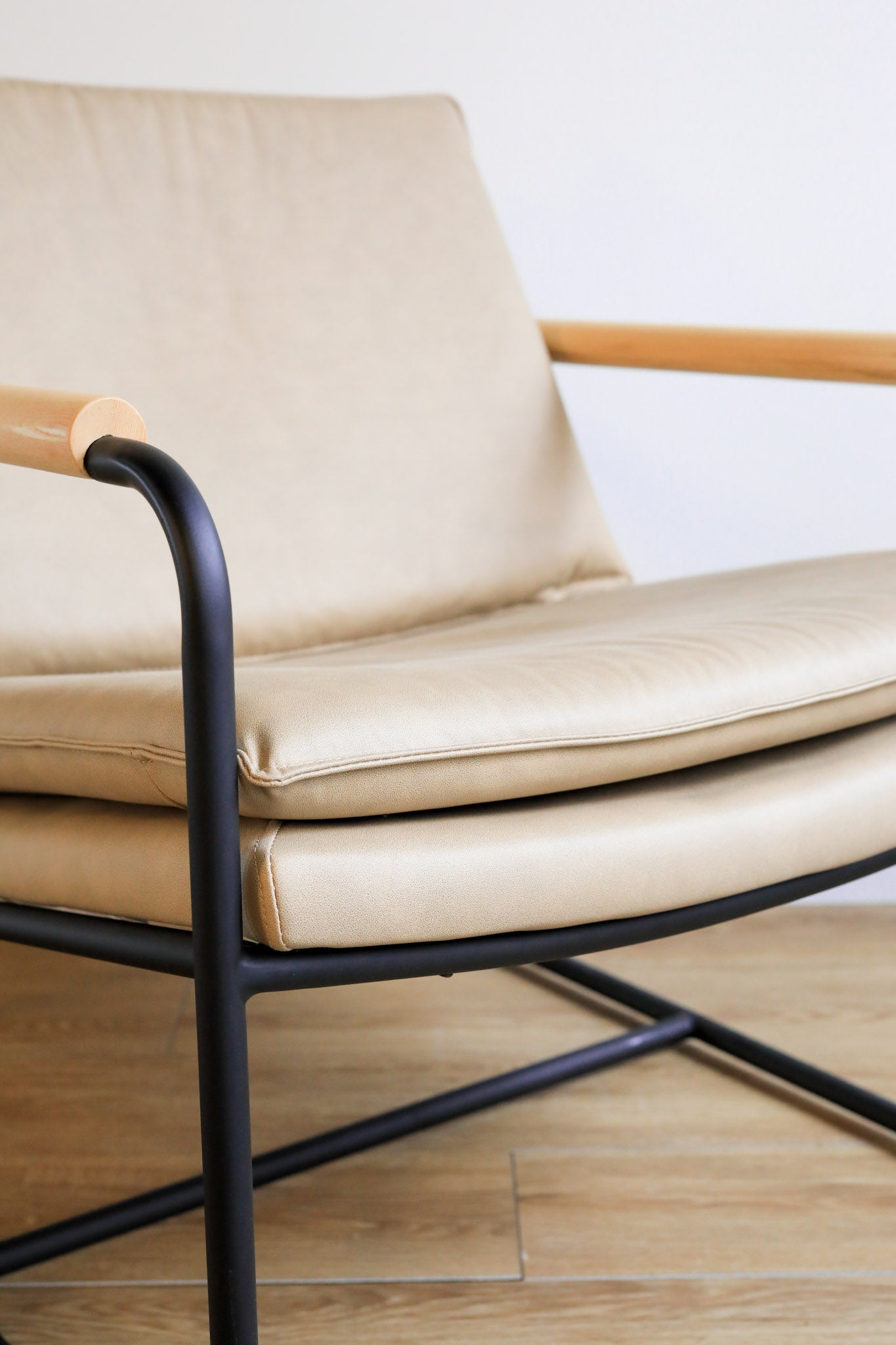 Gus* Modern Kelso Chair